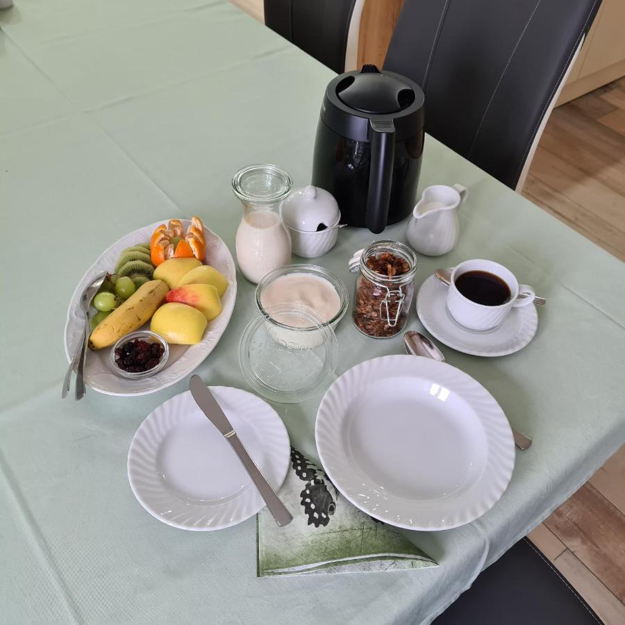 Gaestezimmer Treuen - Bed & Breakfast Exteriör bild