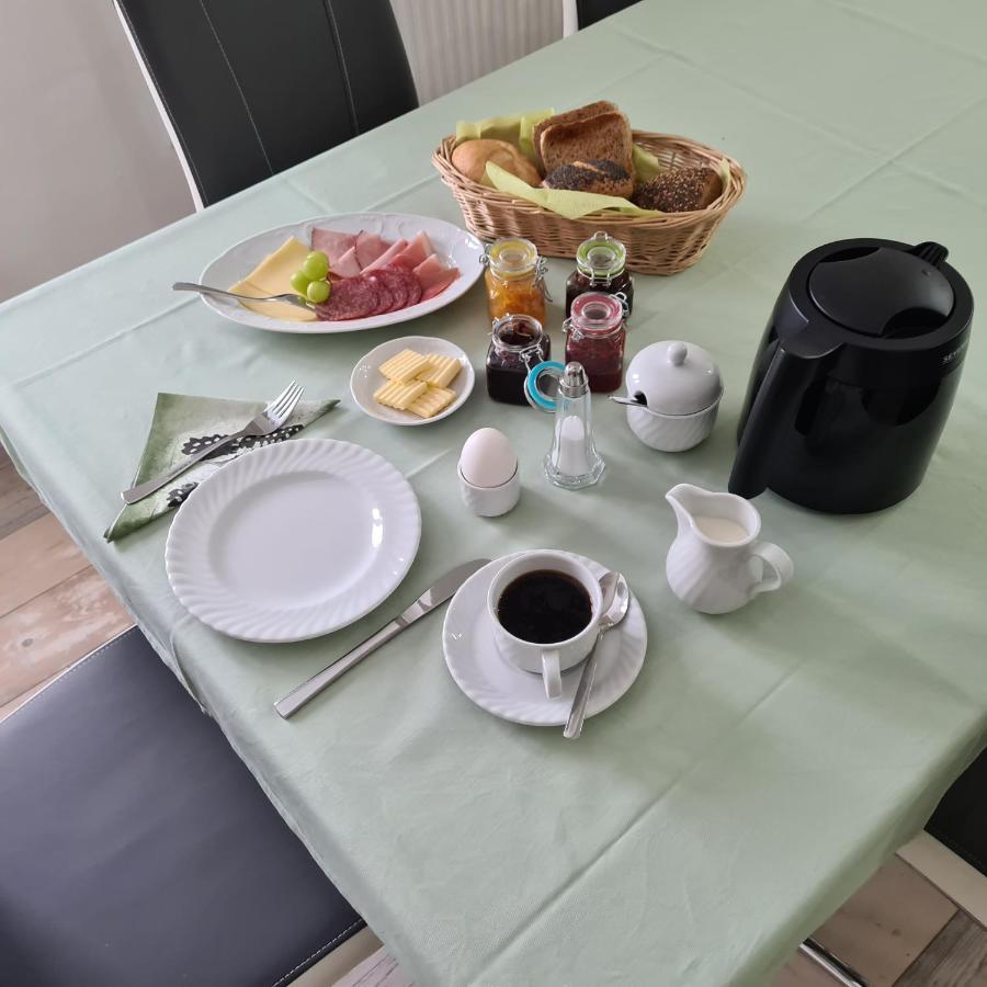Gaestezimmer Treuen - Bed & Breakfast Exteriör bild